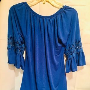 🌟 SOLD with gift 🎁 Women’s short sleeved shirt